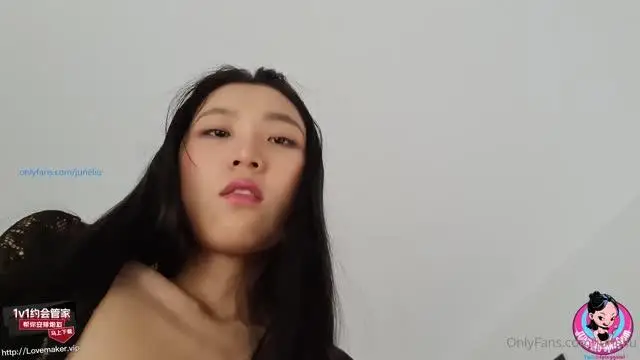 劉玥-國產網黃展現修長的完美軀體