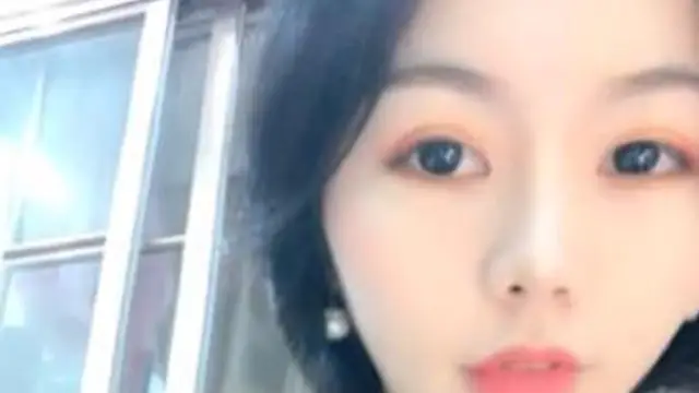 曾火爆一時的高顏值主播醜曦!