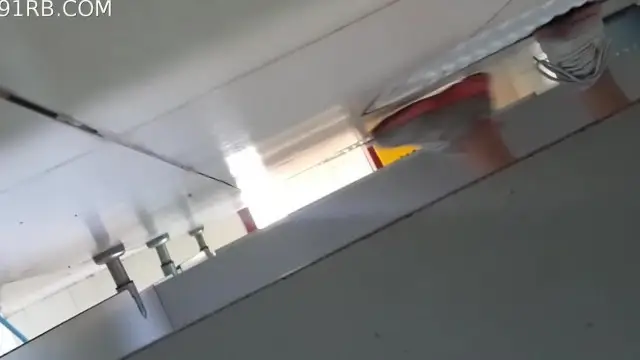 國內廁拍大神潛入某高校教學樓女廁近距離偷拍什麼原因妹子在走廊學習1080P高畫質無水印原版