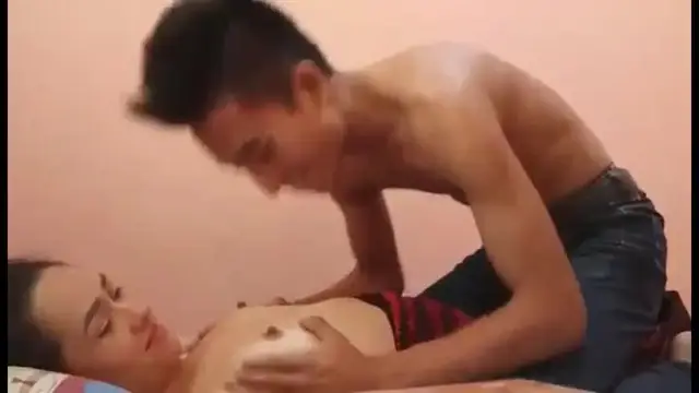 【網曝門事件】香港演藝學院中英混血校花與男友不雅影片流出爆操雙馬尾美女完美露臉高畫質1080P無水印版