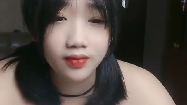[直播] 新人學妹下海 【小妮同學】超級稚嫩女僕裝 脫衣舞裸露特寫 背影殺手 這大白屁股真給力